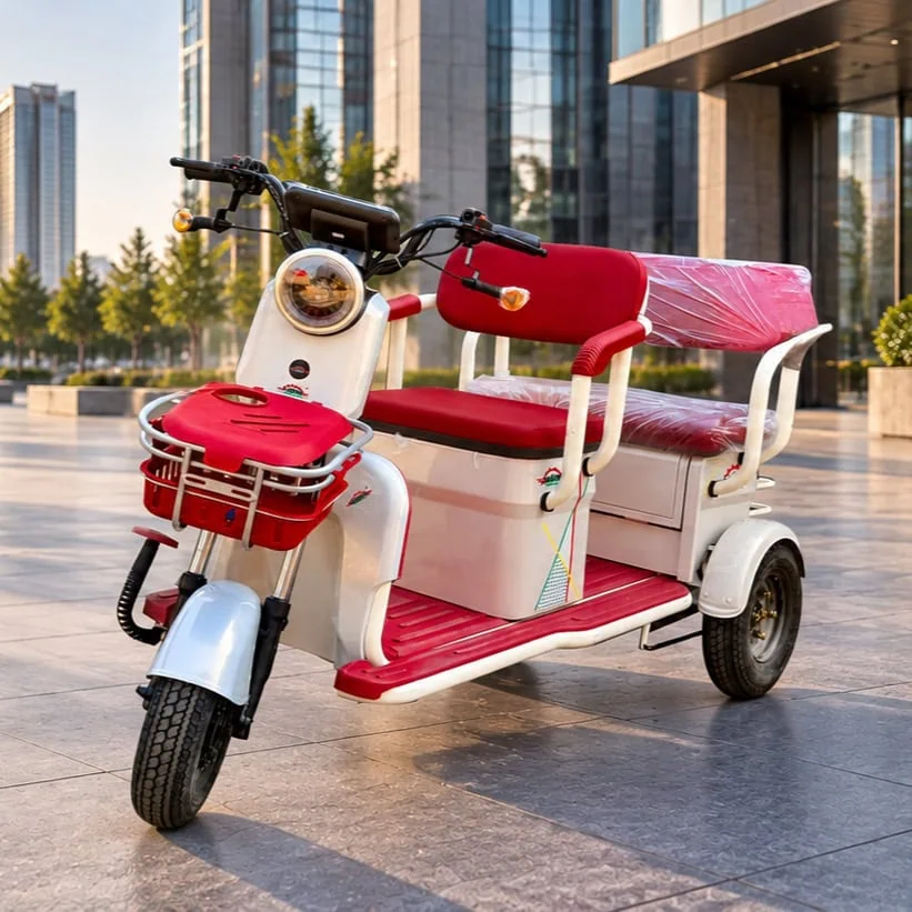 aahana-trike-aa-v8-red-at-plaza-8027